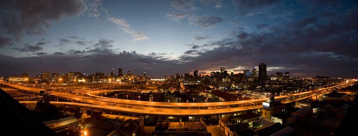 800px-Johannesburg_Sunrise,_City_of_Gold